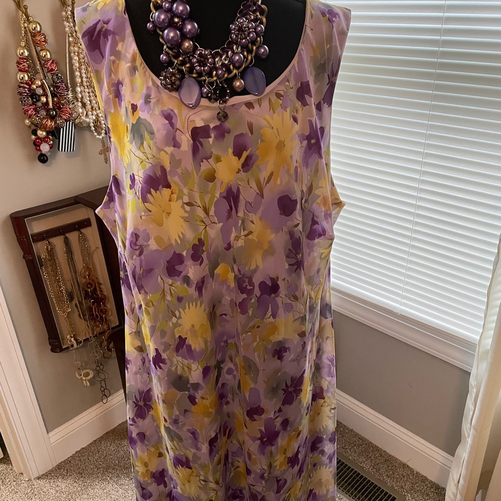 Beautiful floral print Spring time dress.